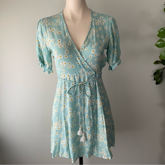 Faithfull The Brand Mira Blue Daisy Floral Wrap Mini Dress Tassels Size 4 Small - Picture 2 of 15